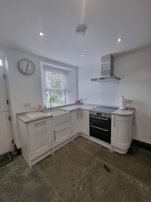Luxurious Cottage With Hot Tub, Lake District Duddon Exterior photo